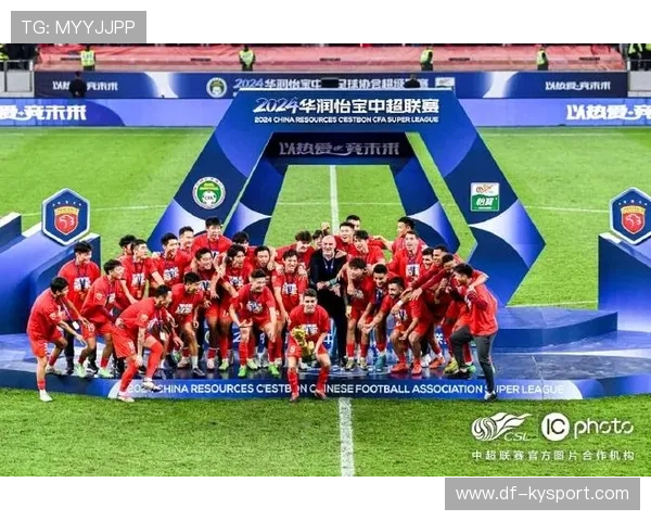 上海海港卫冕稳步推进,外援引领中超巅峰 上海海港卫冕稳步推进,外援引领中超巅峰